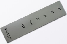 Aufzugsschild mit Braille