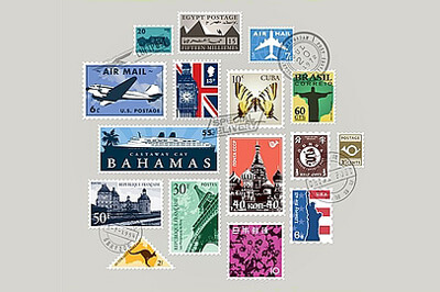 Verschiedene bunte Briefmarken nebeneinander angeordnet